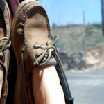 Girl_wearing_Sperrys